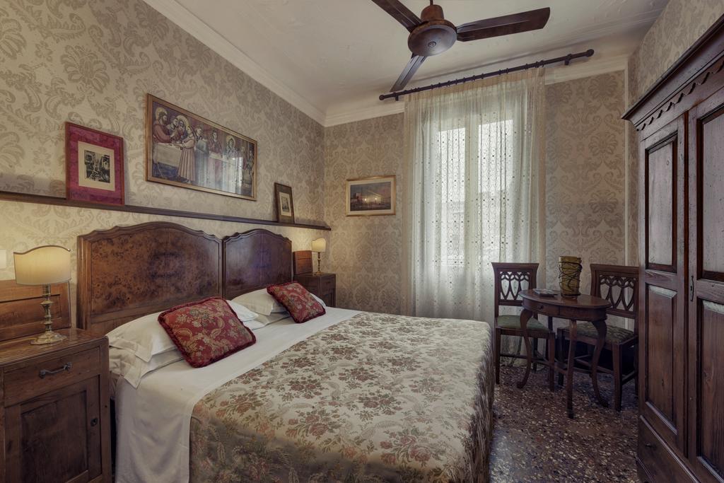 Hotel Galleria Венеція Екстер'єр фото