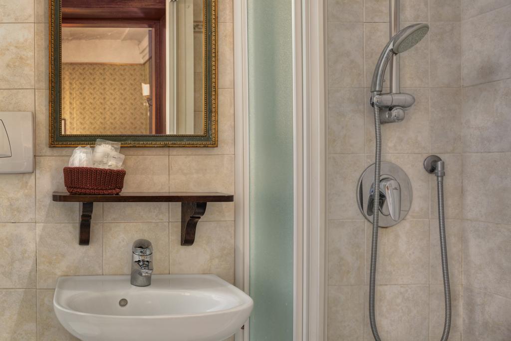 Hotel Galleria Венеція Екстер'єр фото